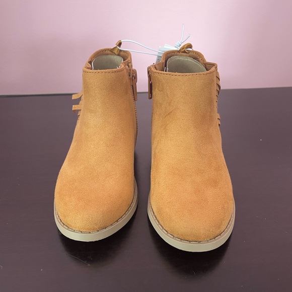 BNWT size 8 Tan Ankle Boots from Old Navy - Picture 2 of 6